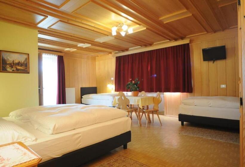 اتاق استاندارد چهارنفره با بالکن, B&b Hotel Heidi
