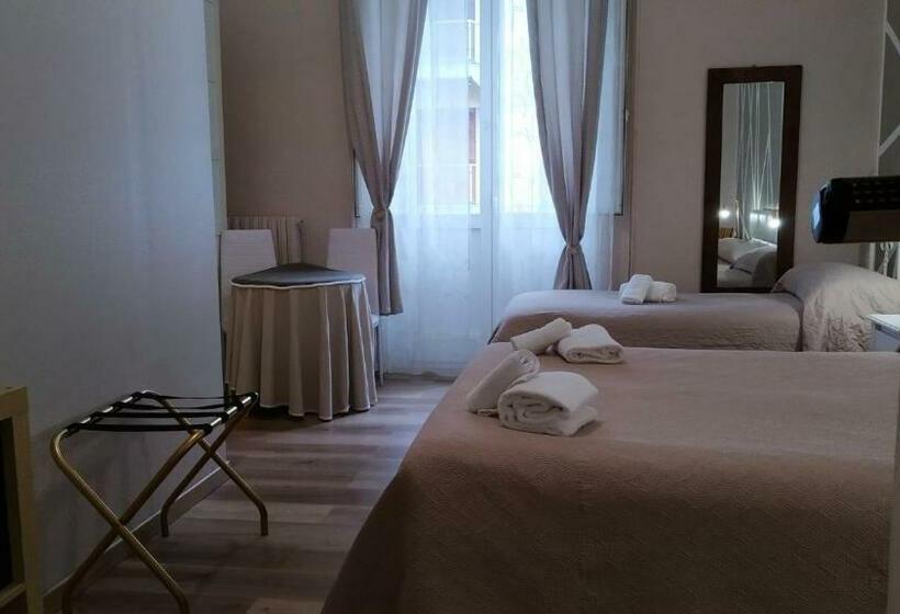 اتاق لوکس سه تخته, Cconforthotels R&b Dolci Notti
