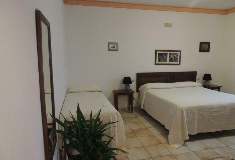 اتاق استاندارد سه نفره, B&b Il Giardino Etrusco