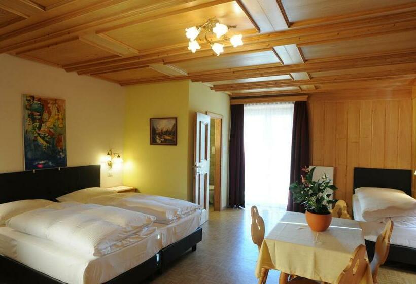 اتاق استاندارد سه تخته با بالکن, B&b Hotel Heidi