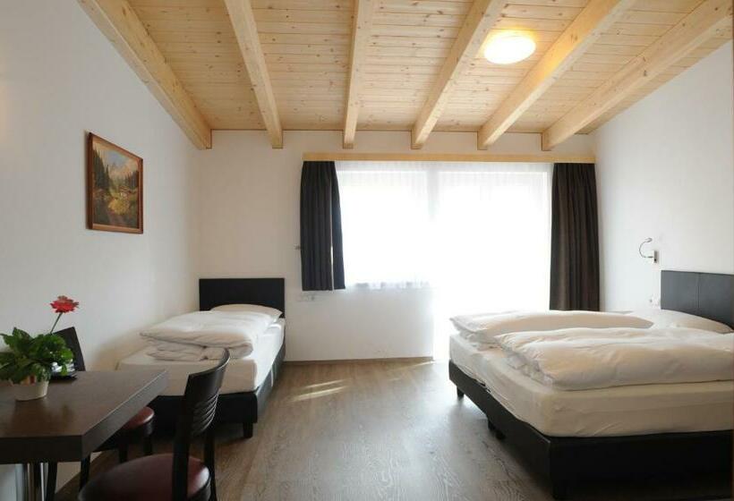اتاق استاندارد سه تخته با بالکن, B&b Hotel Heidi