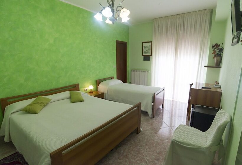 اتاق استاندارد سه نفره, Ristorante Supersonik