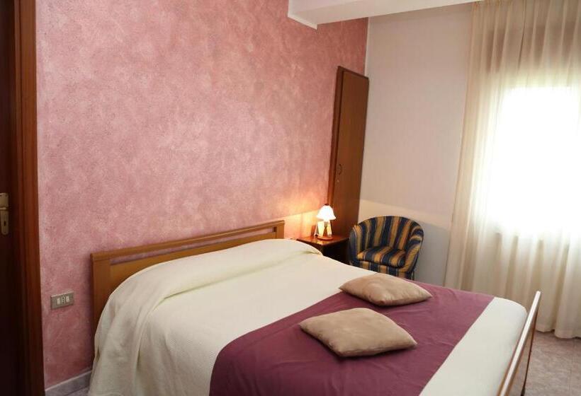 اتاق استاندارد سه نفره, Ristorante Supersonik