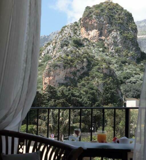 اتاق استاندارد با چشم‌انداز کوهستان, Torre Bennistra