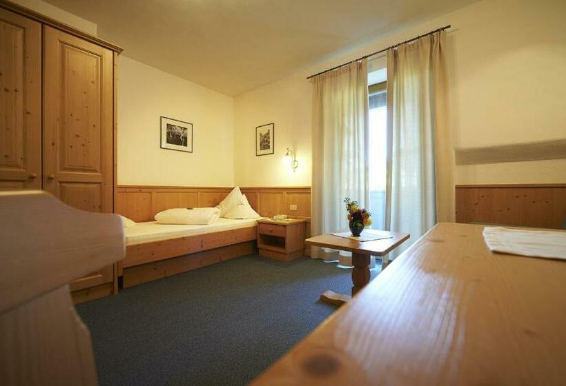 اتاق استاندارد یک نفره, Parc Hotel Tyrol