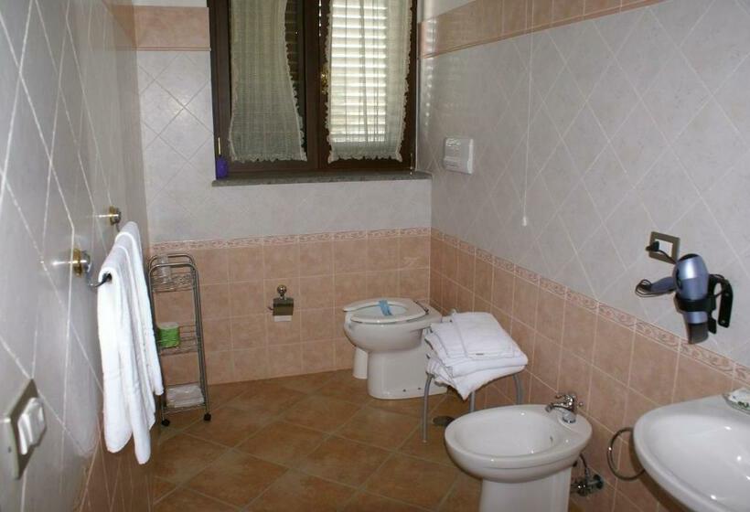 اتاق استاندارد سه نفره, Residence Hotel La Commenda