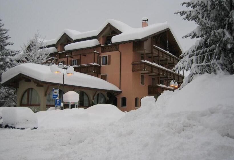 آپارتمان 1 خوابه با تراس, Residence Serrada