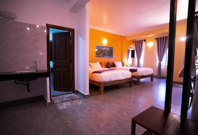 اتاق لوکس با بالکن, Daun Penh Palace Boutique