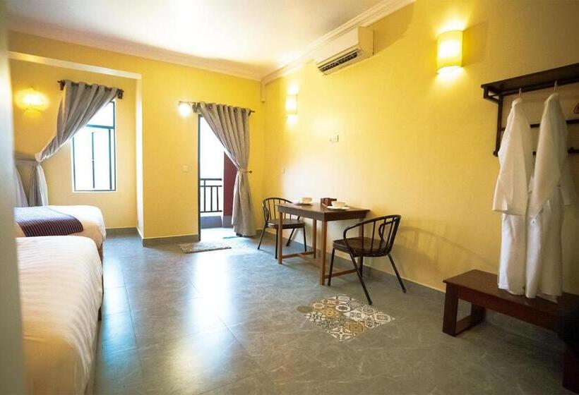 اتاق لوکس با بالکن, Daun Penh Palace Boutique