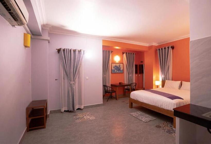سوئیت با بالکن, Daun Penh Palace Boutique