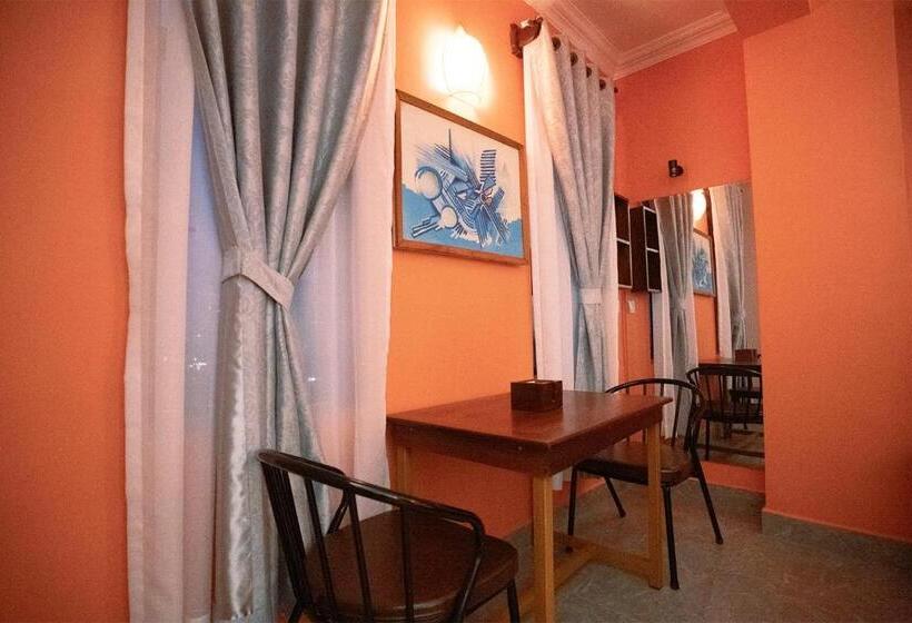 سوئیت با بالکن, Daun Penh Palace Boutique