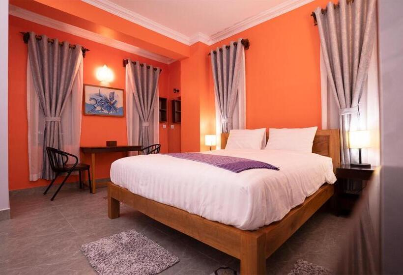 سوئیت با بالکن, Daun Penh Palace Boutique