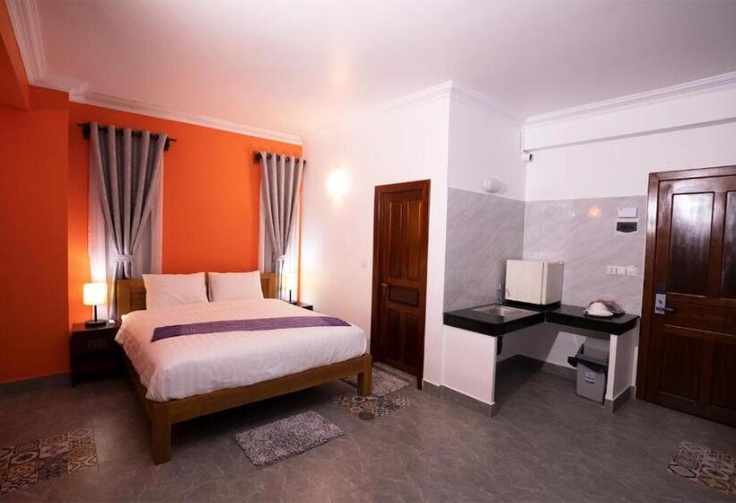 سوئیت با بالکن, Daun Penh Palace Boutique