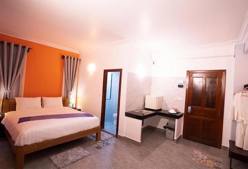 سوئیت با بالکن, Daun Penh Palace Boutique
