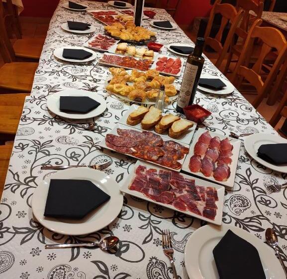 اتاق لوکس با تخت بزرگ, Restaurante Agapio De Tresniño