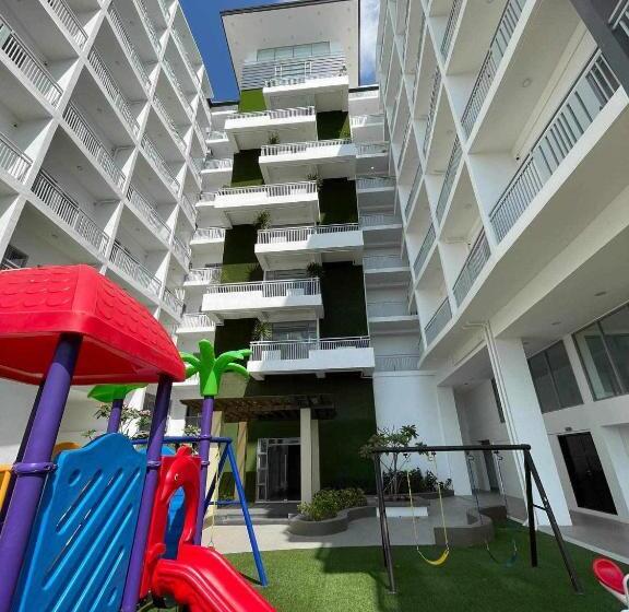 استودیو استاندارد با بالکن, Cozy Studio Unit In A Condominium