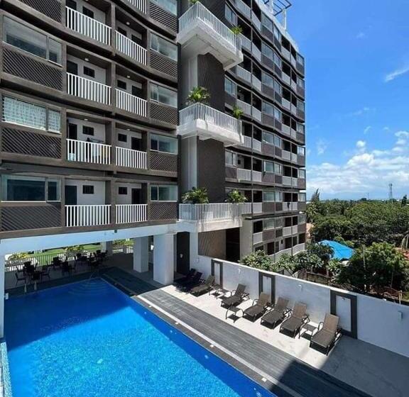 استودیو استاندارد با بالکن, Cozy Studio Unit In A Condominium