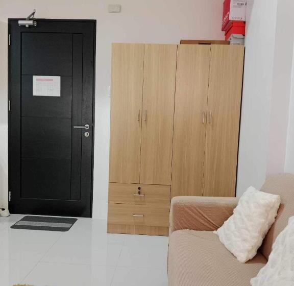 استودیو استاندارد با بالکن, Cozy Studio Unit In A Condominium