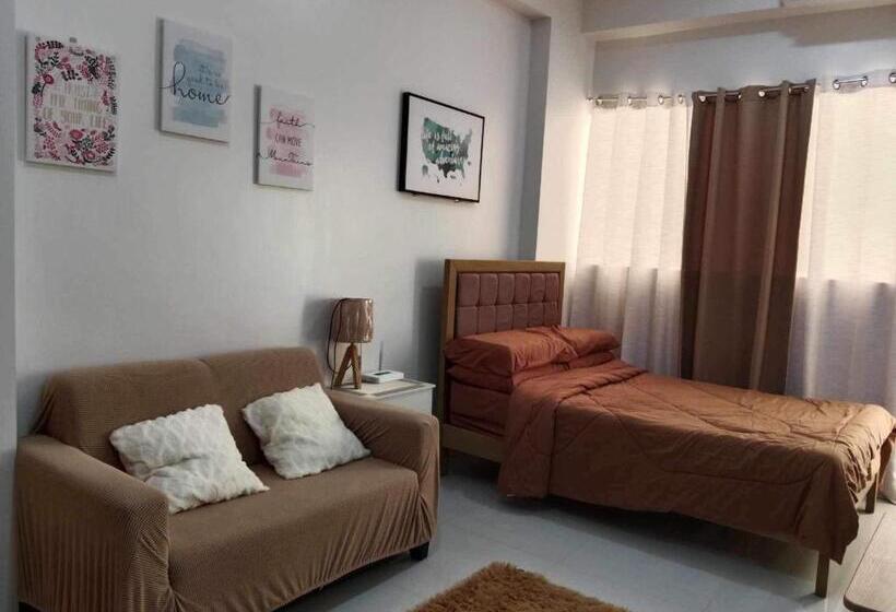 استودیو استاندارد با بالکن, Cozy Studio Unit In A Condominium