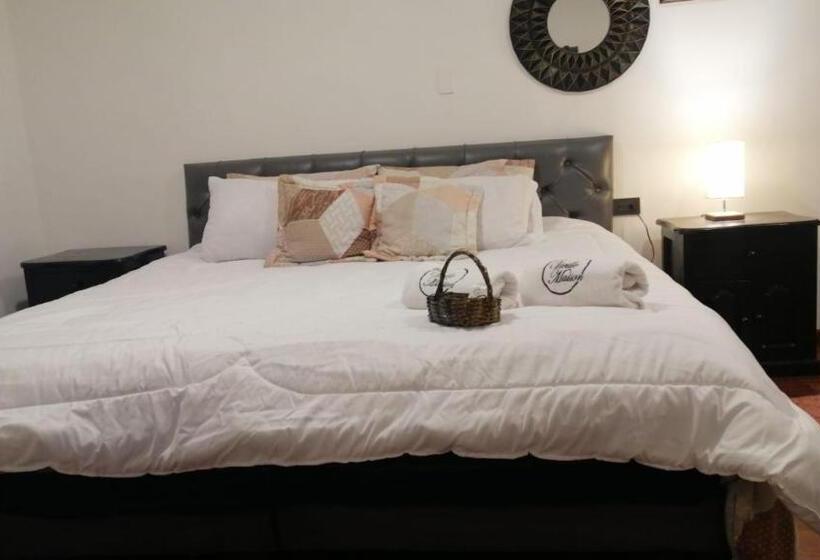 اتاق لوکس با تخت بزرگ, Vieille Maison