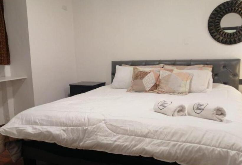 اتاق لوکس با تخت بزرگ, Vieille Maison