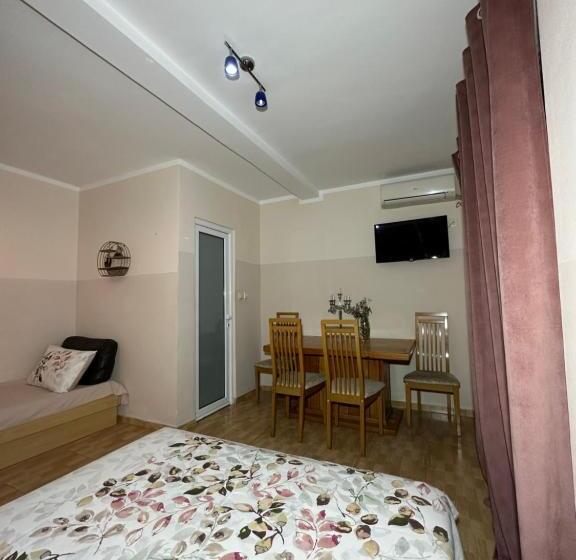 اتاق استاندارد سه نفره, Apartmani Simona