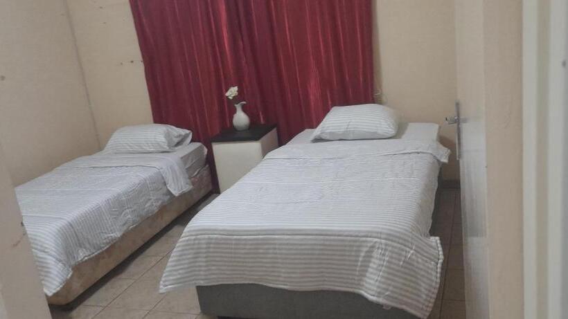 اتاق استاندارد, Tatian S Guesthouse +27783336268