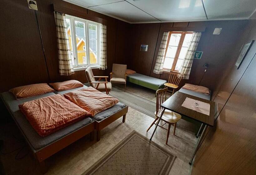 اتاق چهار تخته با دستشویی مشترک, Stamsund Hostel