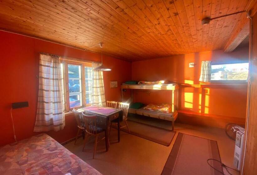 اتاق چهار تخته با دستشویی مشترک, Stamsund Hostel