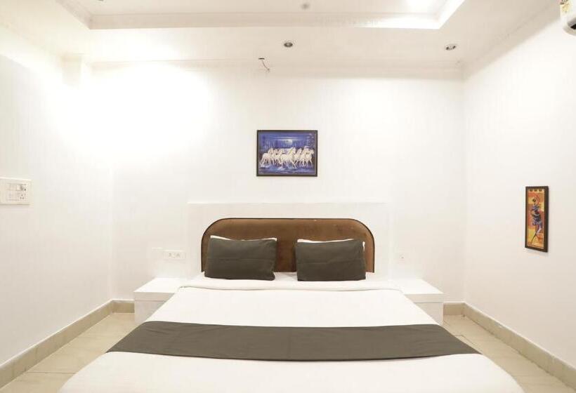带大床的豪华间, Hi5 Stay Near Care Hospital By Morservices