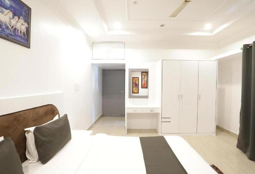 带大床的豪华间, Hi5 Stay Near Care Hospital By Morservices