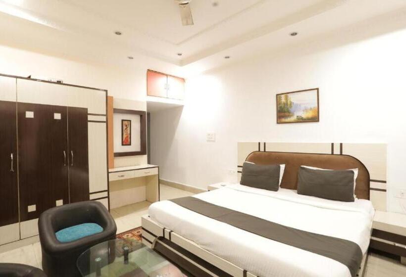 带大床的豪华间, Hi5 Stay Near Care Hospital By Morservices
