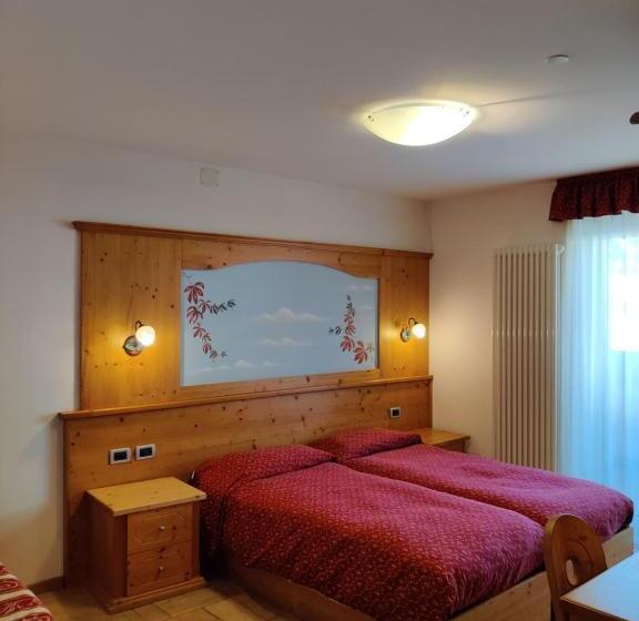 اتاق استاندارد سه نفره, Ariston S