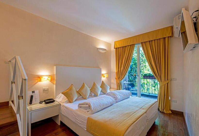 Superior room with lake view, Baia D'oro