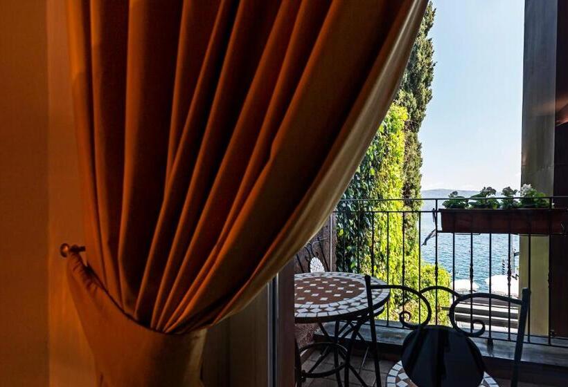 Superior room with lake view, Baia D'oro