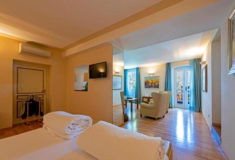 Suite with lake view, Baia D'oro