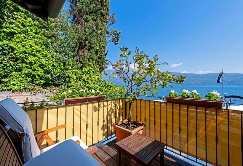 Suite with lake view, Baia D'oro