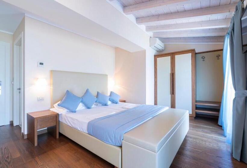 Superior room with lake view, Baia D'oro