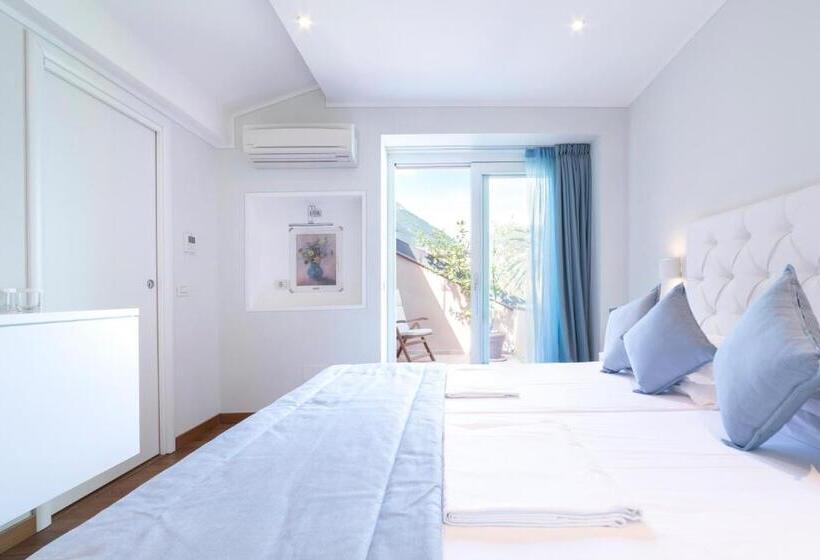 Superior room with lake view, Baia D'oro