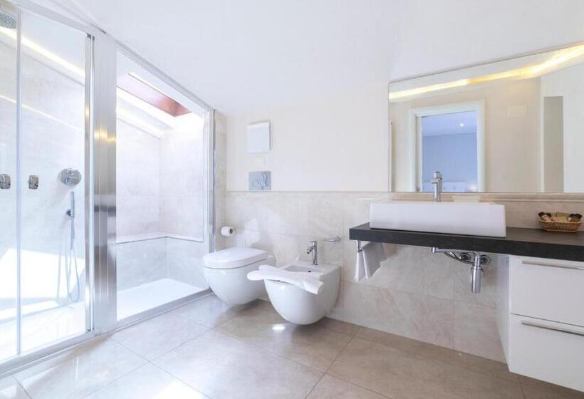 Superior room with lake view, Baia D Oro   Adults Only