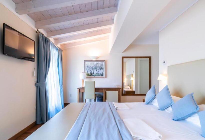 Superior room with lake view, Baia D'oro