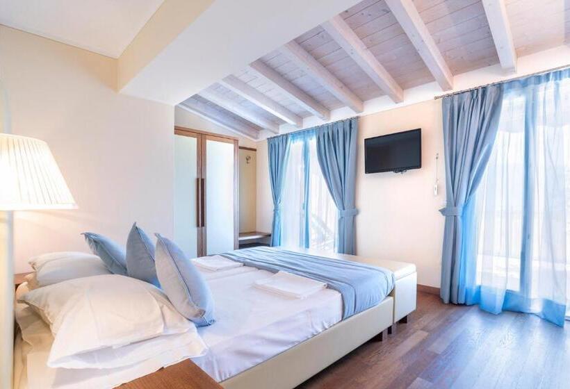 Superior room with lake view, Baia D'oro