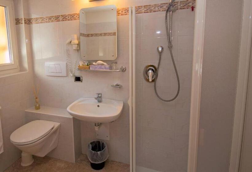 اتاق لوکس, Miravalle