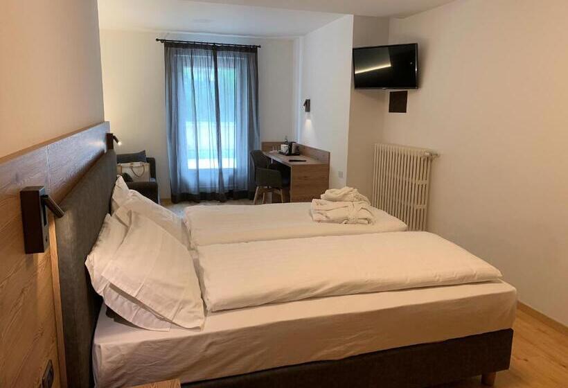 اتاق لوکس, Miravalle