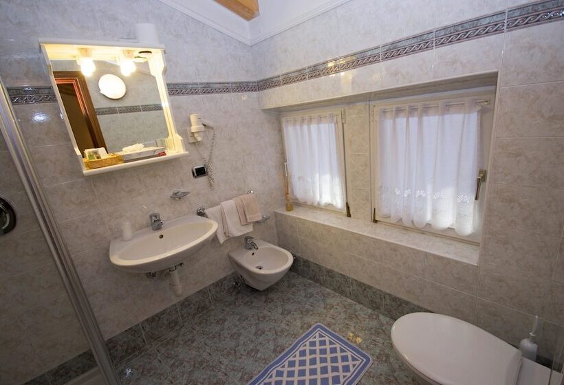 اتاق استاندارد با بالکن, Miravalle