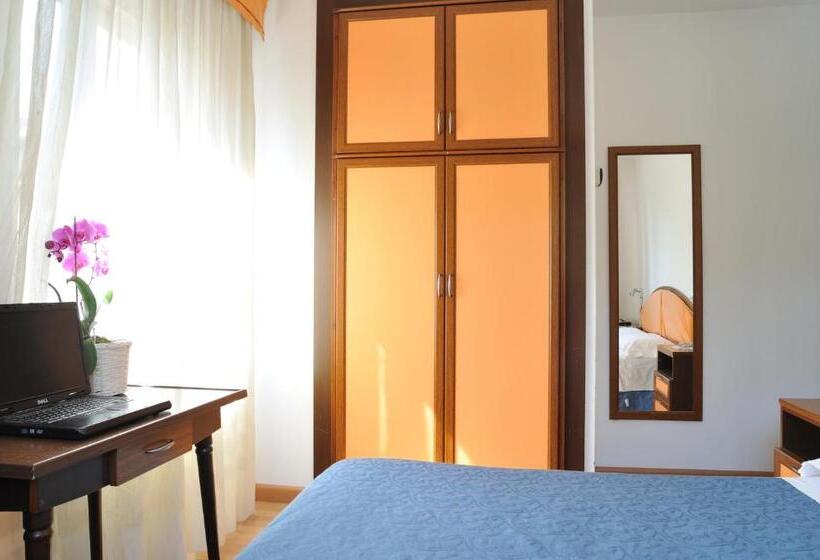 Classic room with balcony, Sole Holiday