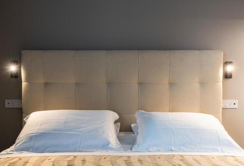 اتاق استاندارد با چشم‌انداز استخر, Residence Oliveto