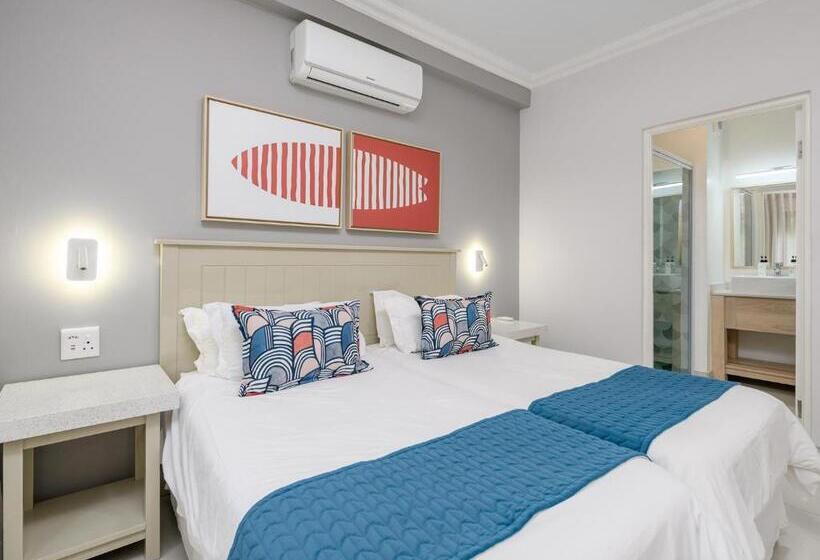 3 Bedroom Duplex Apartment, San Martinho Beach Club