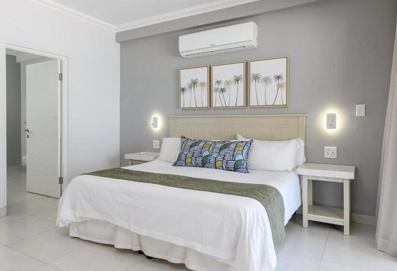 3 Bedroom Duplex Apartment, San Martinho Beach Club