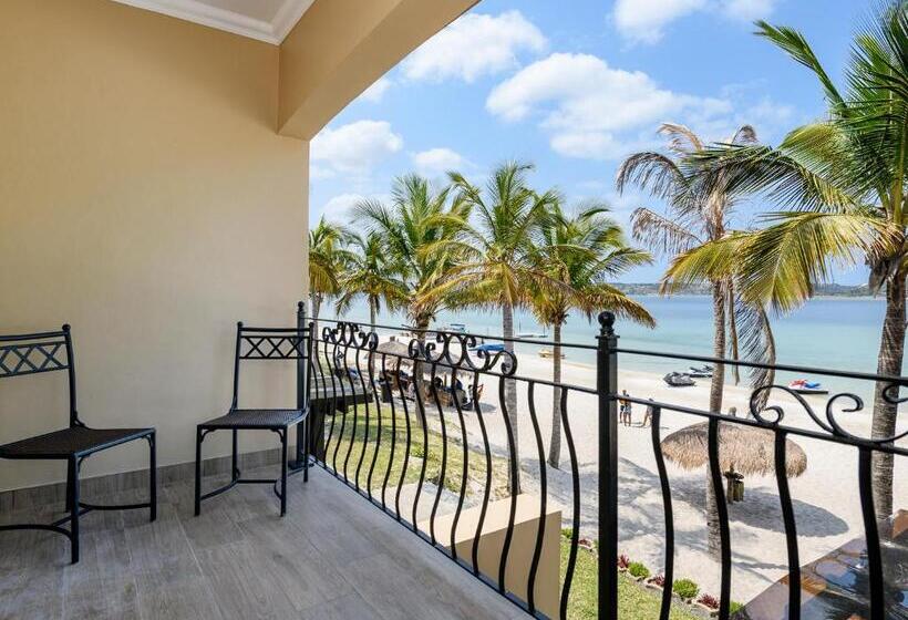 3 Bedroom Duplex Apartment, San Martinho Beach Club